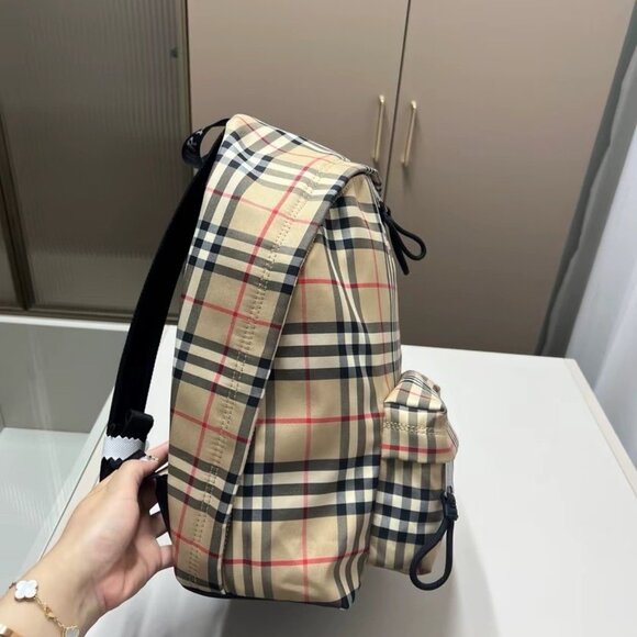 Burberry two-way zippered printed backpack - Picture 2 of 9
